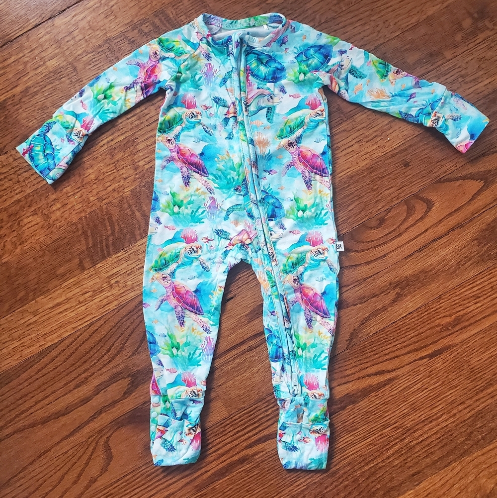 Bums And Roses Zipped Onesie Convertible Pajamas 0-3 Months